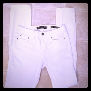 KARDASHIAN White Denim